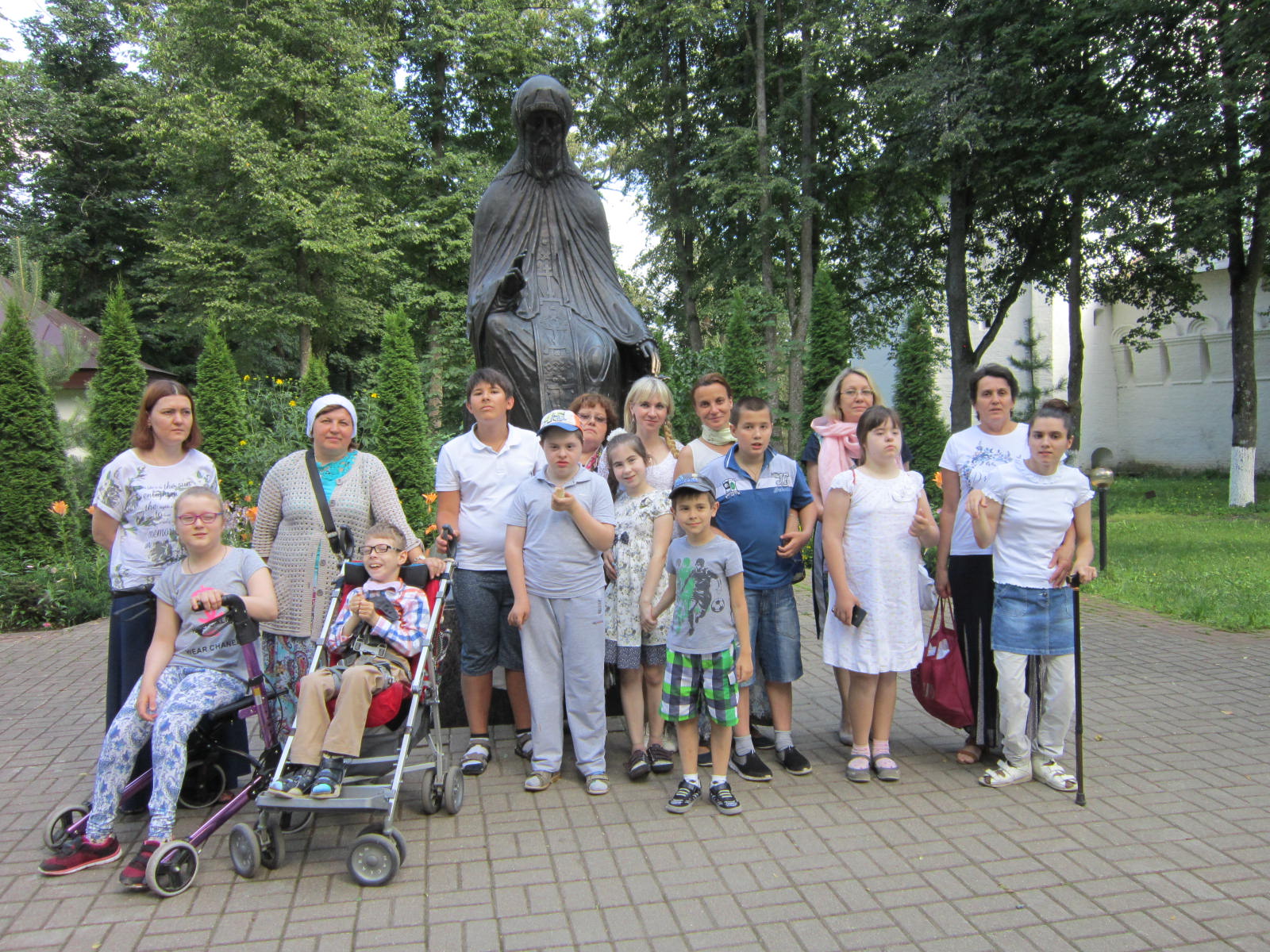 Поездка для детей-инвалидов и молодых инвалидов в Саввино-Сторожевский монастырь